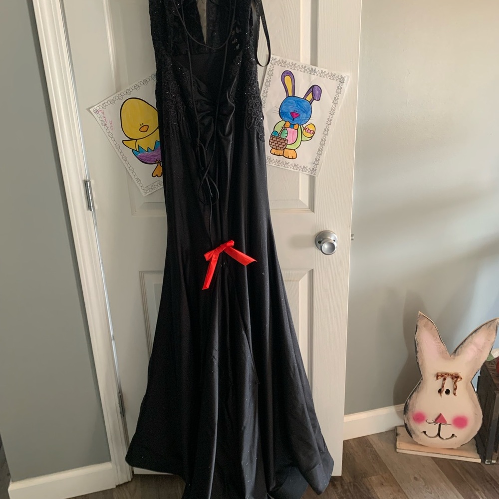 Amara Black Prom Dress, size 6 - Picture 4 of 16